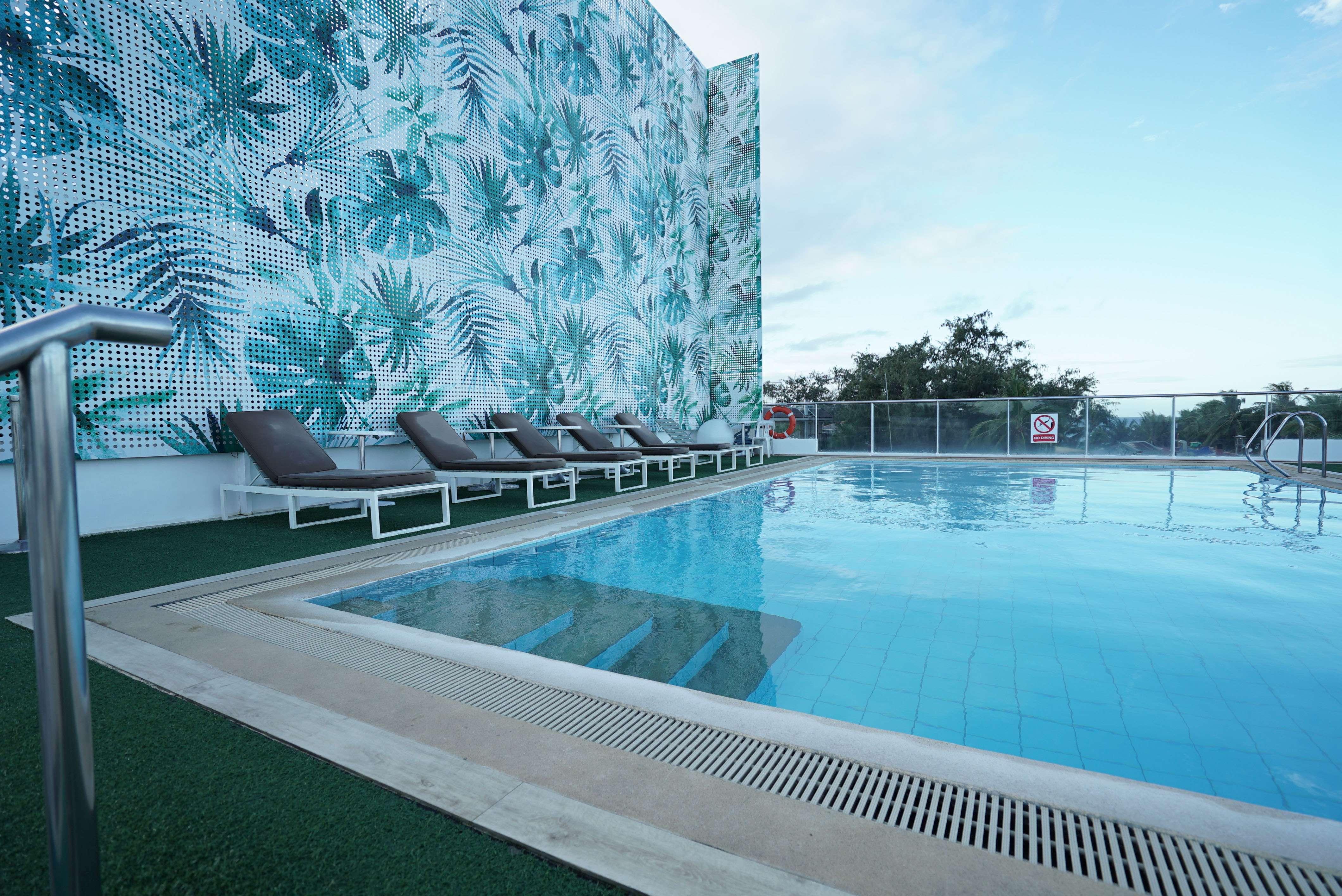 The Tides Hotel Boracay Balabag  Exterior photo