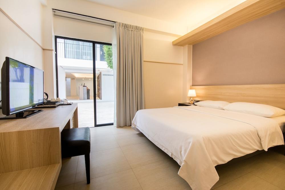 The Tides Hotel Boracay Balabag  Exterior photo